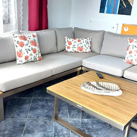 Mit Privatem Balkon Sowie Meer- Und Gebirgsblick Im Modernen Stil *