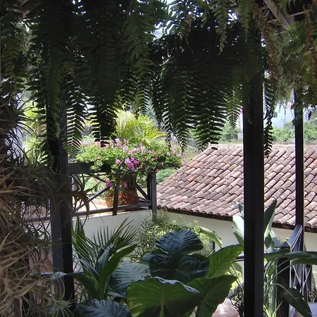 Διαμέρισμα Mit Privatem Balkon Sowie Meer- Und Gebirgsblick Im Modernen Stil *