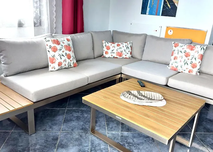 Mit Privatem Balkon Sowie Meer- Und Gebirgsblick Im Modernen Stil *