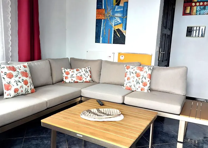 Mit Privatem Balkon Sowie Meer- Und Gebirgsblick Im Modernen Stil *