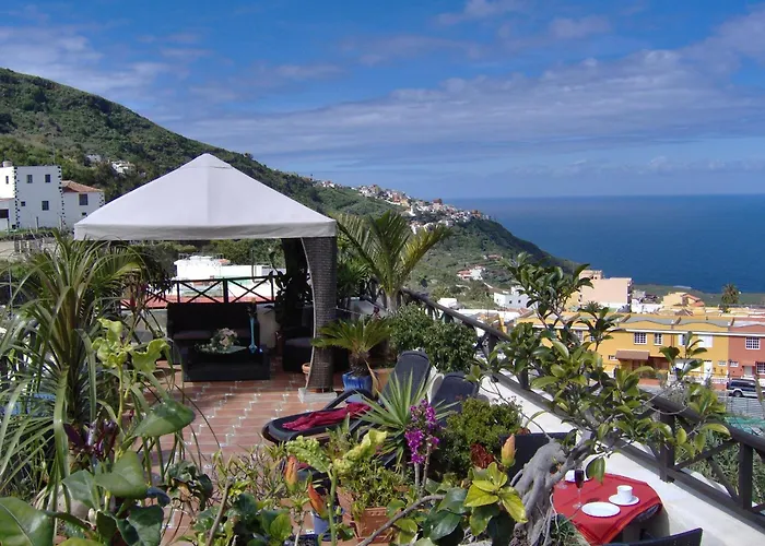 Mit Privatem Balkon Sowie Meer- Und Gebirgsblick Im Modernen Stil 公寓 *