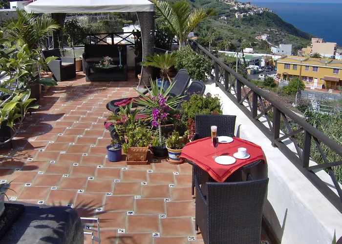 Mit Privatem Balkon Sowie Meer- Und Gebirgsblick Im Modernen Stil 公寓 *