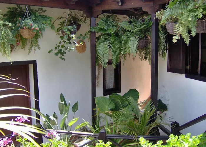 Mit Privatem Balkon Sowie Meer- Und Gebirgsblick Im Modernen Stil 公寓