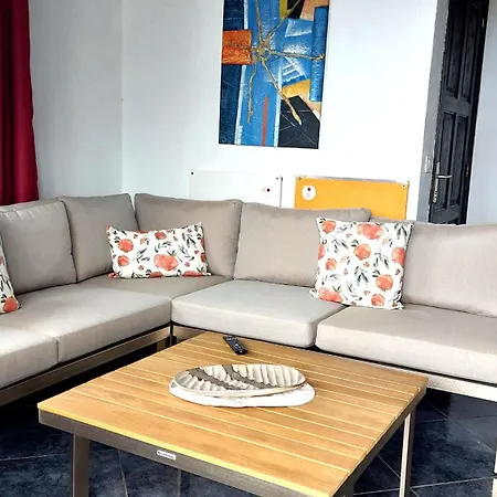 Mit Privatem Balkon Sowie Meer- Und Gebirgsblick Im Modernen Stil *