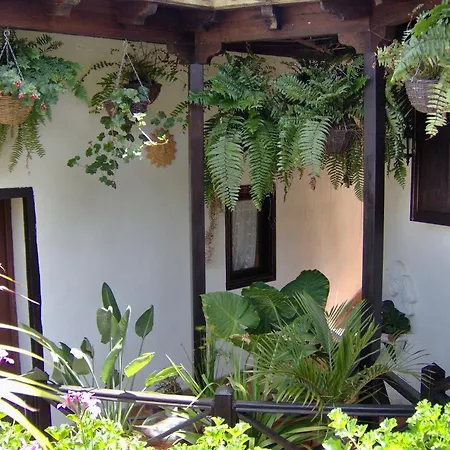 Mit Privatem Balkon Sowie Meer- Und Gebirgsblick Im Modernen Stil شقة